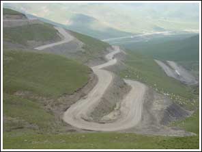 gravel/leem pasweg naar 3874m hoogte