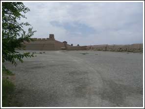 fort Jiayuguan met de aansluiting op de Chinese muur