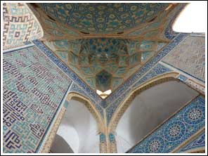 detail dakkonstruktie en tegekwerk Vrijdagsmoskee in Yazd