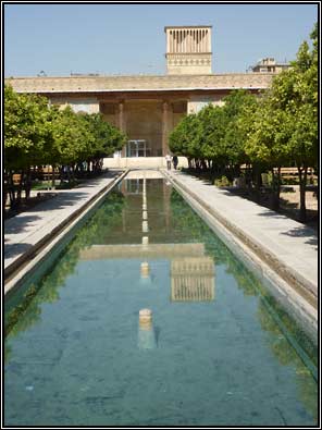 Shiraz: binnenhof van citadel