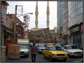 Druk verker in de binnenstad van Tabriz