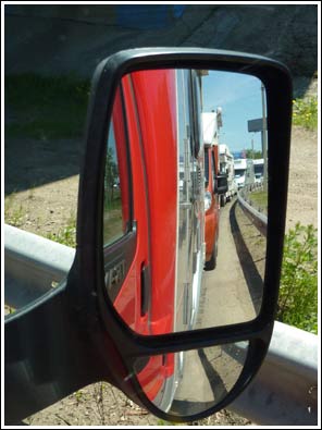 In convooi rijden naar de overnachtingsplaats in Irkutsk
