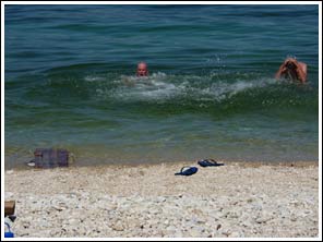sprong in het koude water 8 graden