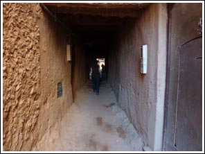 overdekte steeg in Tamagoute Kasbah