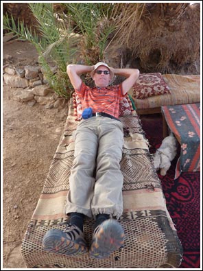 Henro neemt een middagdutje